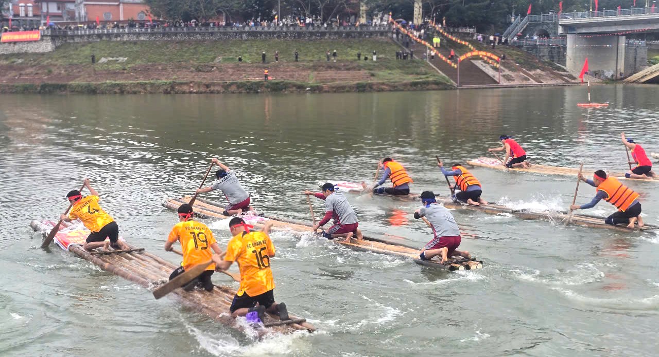 Lạng Sơn tổ chức đua bè mảng trên sông Kỳ Cùng, tôn vinh văn hóa sông nước xứ Lạng