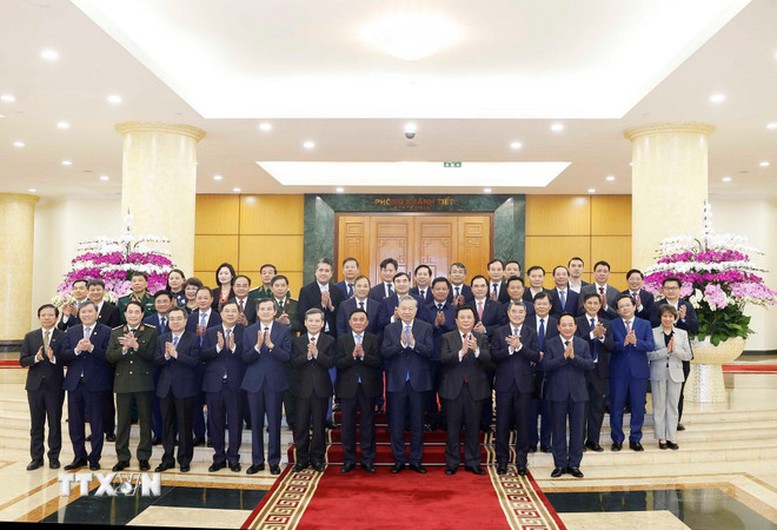 Tổng B&iacute; thư T&ocirc; L&acirc;m, c&aacute;c đại biểu v&agrave; th&agrave;nh vi&ecirc;n Hội đồng L&yacute; luận Trung ương nhiệm kỳ 2026-2031 - Ảnh: TTXVN