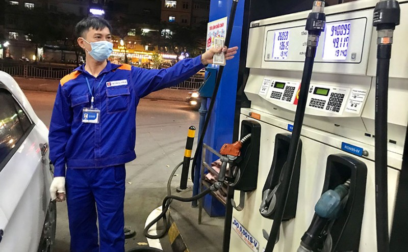 Sự thật về lời khuyên đổ xăng vào lúc trời mát để tiết kiệm tiền