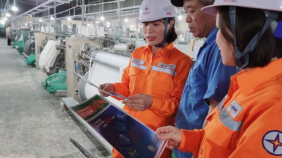 EVNNPC hưởng ứng chiến dịch Giờ Trái đất 2026: Lan tỏa thông điệp sử dụng năng lượng tiết kiệm, hiệu quả