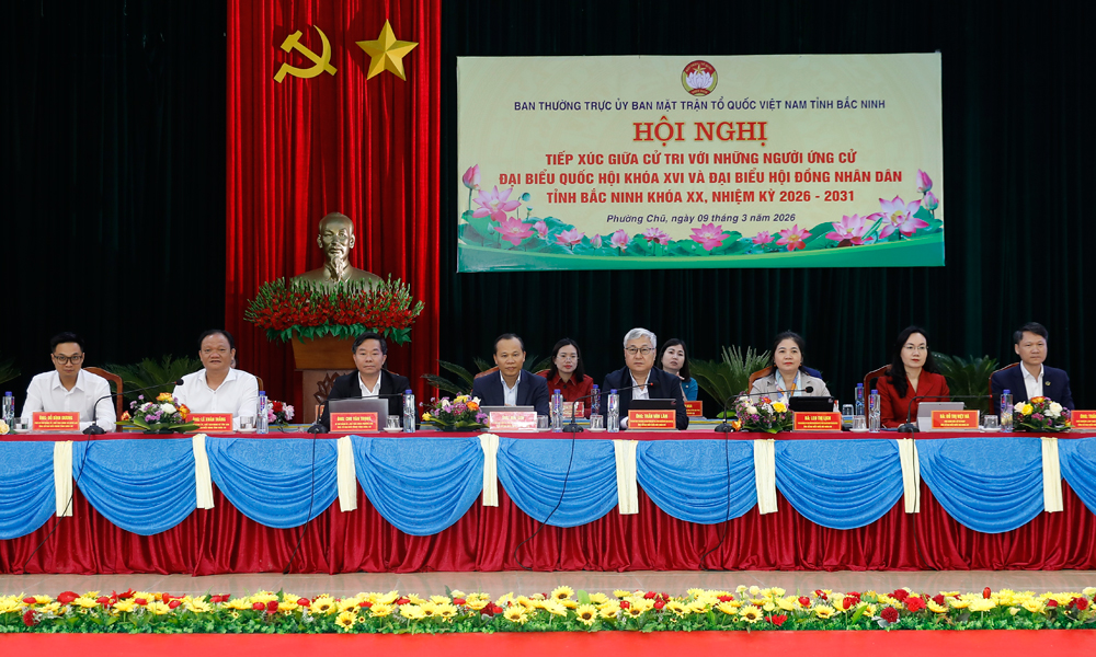 Những người ứng cử đại biểu Quốc hội kh&oacute;a XVI v&agrave; đại biểu HĐND tỉnh kh&oacute;a XX tiếp x&uacute;c cử tri tại Sư đo&agrave;n 325.