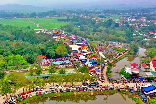 Lễ hội Đền Đức Ho&agrave;ng lần thứ 24 l&agrave; sự kiện văn h&oacute;a t&acirc;m linh lớn của địa phương, nhằm t&ocirc;n vinh c&ocirc;ng đức của S&aacute;t Hải Đại Vương Ho&agrave;ng T&aacute; Thốn, vị tướng c&oacute; c&ocirc;ng lớn trong cuộc kh&aacute;ng chiến chống qu&acirc;n Nguy&ecirc;n.