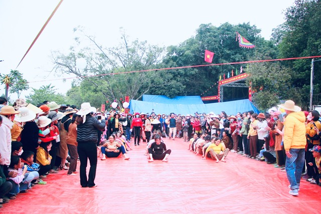 C&aacute;c hoạt động thể thao hấp dẫn thu h&uacute;t đ&ocirc;ng đảo người d&acirc;n tham gia.