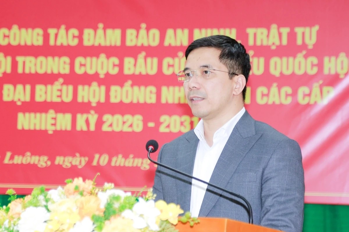 Ph&oacute; B&iacute; thư Thường trực Tỉnh ủy Nguyễn Hồng Phong ph&aacute;t biểu tiếp thu tại buổi l&agrave;m việc.