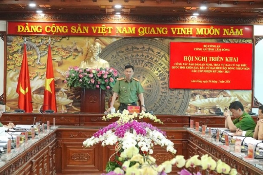 Thượng t&aacute; Phạm Thanh H&ugrave;ng, Ph&oacute; Gi&aacute;m đốc C&ocirc;ng an tỉnh chủ tr&igrave; Hội nghị