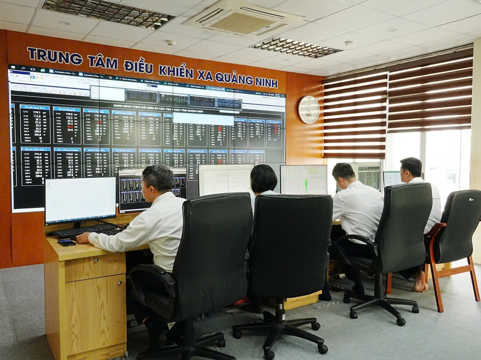 C&aacute;c phi&ecirc;n trực 24/7 theo d&otilde;i trực tuyến, gi&uacute;p ph&aacute;t hiện sớm c&aacute;c bất thường về phụ tải