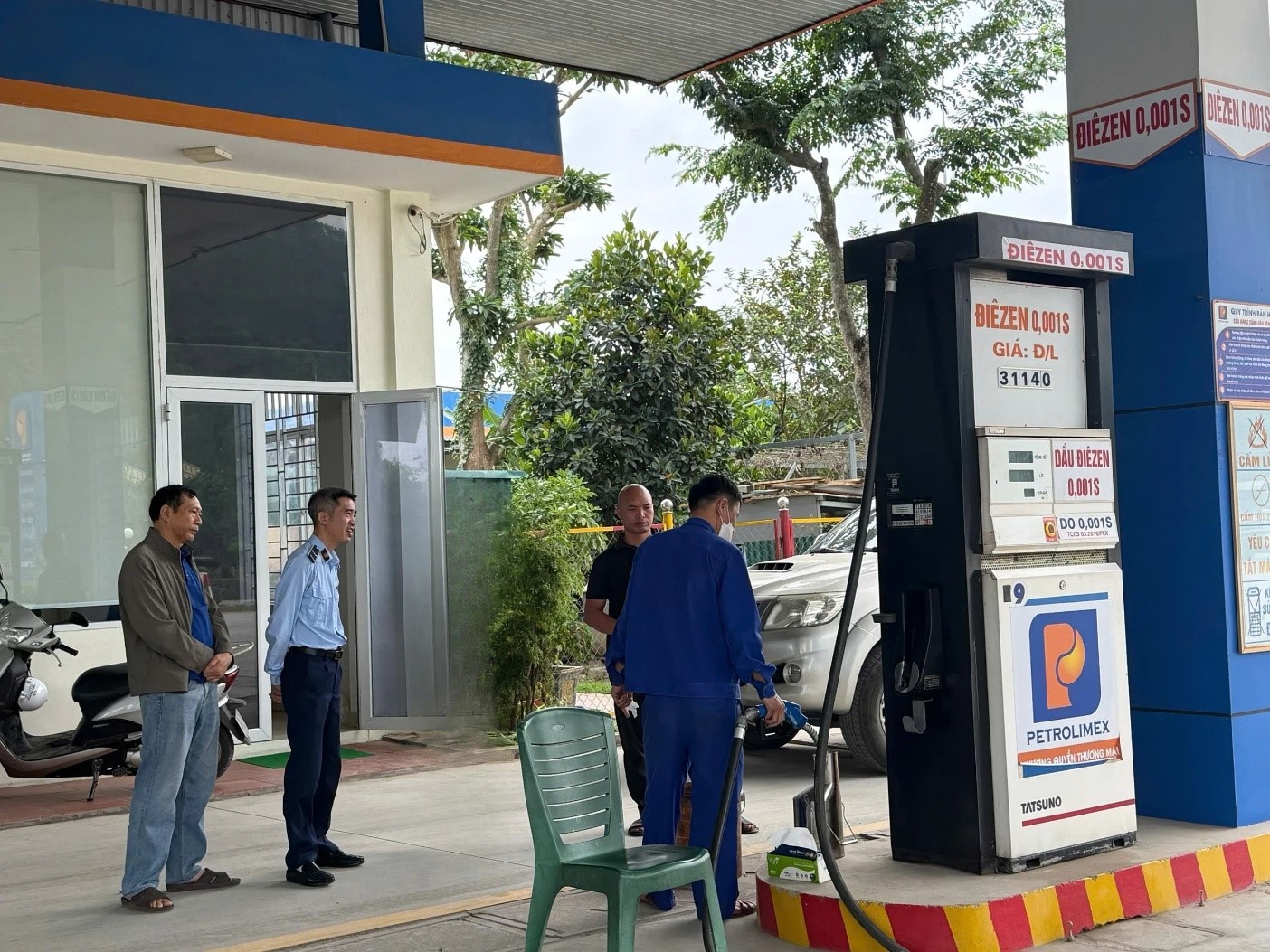 Quản lý thị trường Thanh Hóa đồng loạt ra quân, siết chặt kỷ cương hoạt động kinh doanh xăng dầu