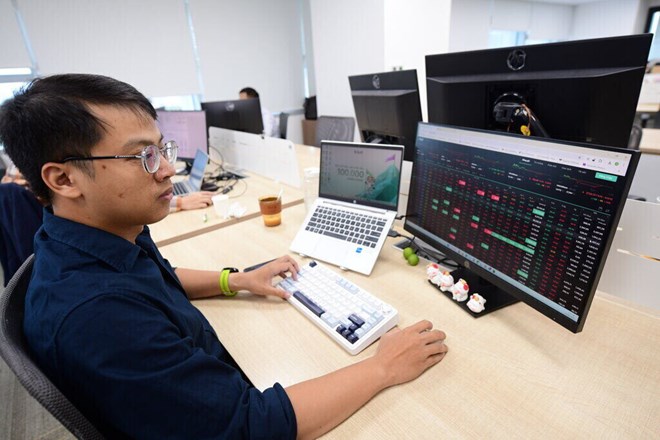 Nhận định thị trường 12/3: VN-Index tiến vào vùng kháng cự, CTCK khuyến nghị thận trọng