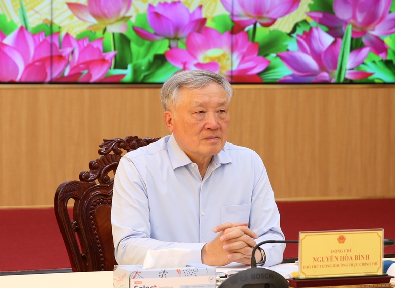 Ph&oacute; Thủ tướng Thường trực Ch&iacute;nh phủ Nguyễn H&ograve;a B&igrave;nh nhấn mạnh, việc th&aacute;o gỡ c&aacute;c kh&oacute; khăn, vướng mắc cho c&aacute;c dự &aacute;n được xem như l&agrave; một giải ph&aacute;p g&oacute;p phần th&uacute;c đẩy tăng trưởng - Ảnh: VGP/Nguyễn Ho&agrave;ng