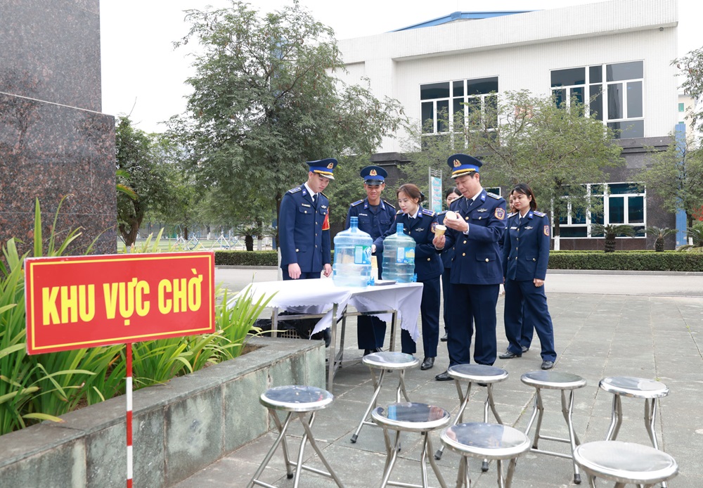 Chuẩn bị chu đ&aacute;o về hậu cần, bảo đảm đầy đủ điều kiện phục vụ bầu cử trong doanh trại.