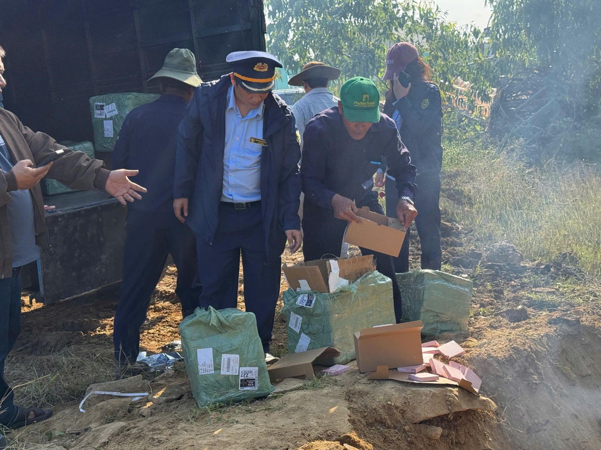 Đắk Lắk: Chặn đứng xe đầu kéo chở gần 20.000 sản phẩm không rõ nguồn gốc