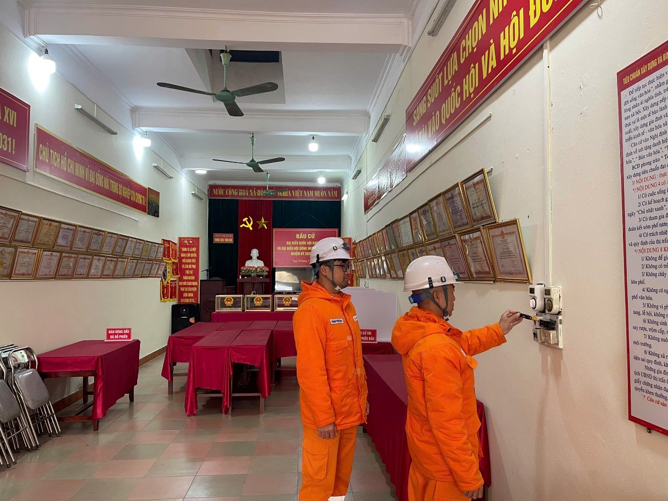 Công ty Điện lực Quảng Ninh: Đảm bảo dòng điện thông suốt, thắp sáng ngày hội lớn của non sông