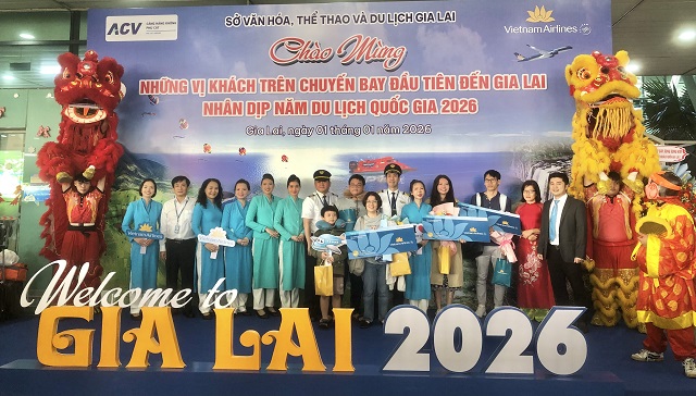 CHK Ph&ugrave; C&aacute;t l&agrave; &ldquo;địa chỉ&rdquo; m&agrave; Sở VH-TT&DL Gia Lai tổ chức th&agrave;nh c&ocirc;ng nhiều chương tr&igrave;nh đ&oacute;n du kh&aacute;ch trong v&agrave; ngo&agrave;i nước. Trong ảnh: Quang cảnh đ&oacute;n du kh&aacute;ch &ldquo;x&ocirc;ng đất&rdquo; đầu năm mới 2026 tại CHK Ph&ugrave; C&aacute;t. Ảnh: Viết Hiền