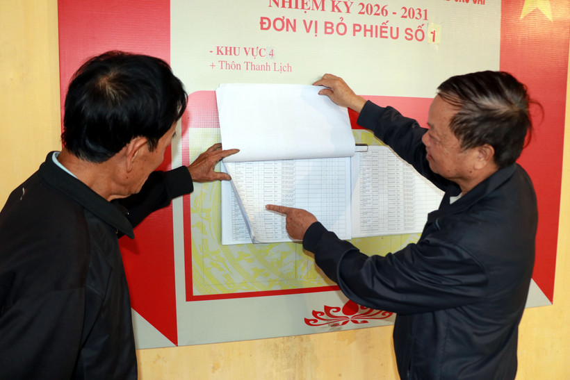 C&ocirc;ng t&aacute;c tuy&ecirc;n truyền, hướng dẫn người d&acirc;n chủ động bảo vệ sức khỏe được đẩy mạnh. Ảnh: VH.