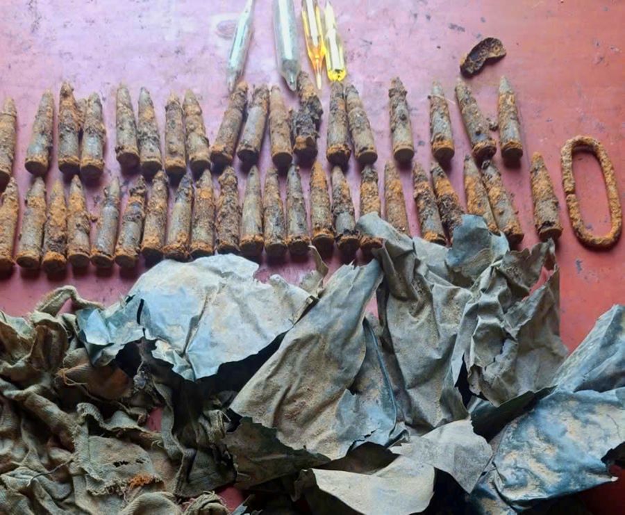 H&agrave;ng chục vi&ecirc;n đạn c&ugrave;ng c&aacute;c di vật