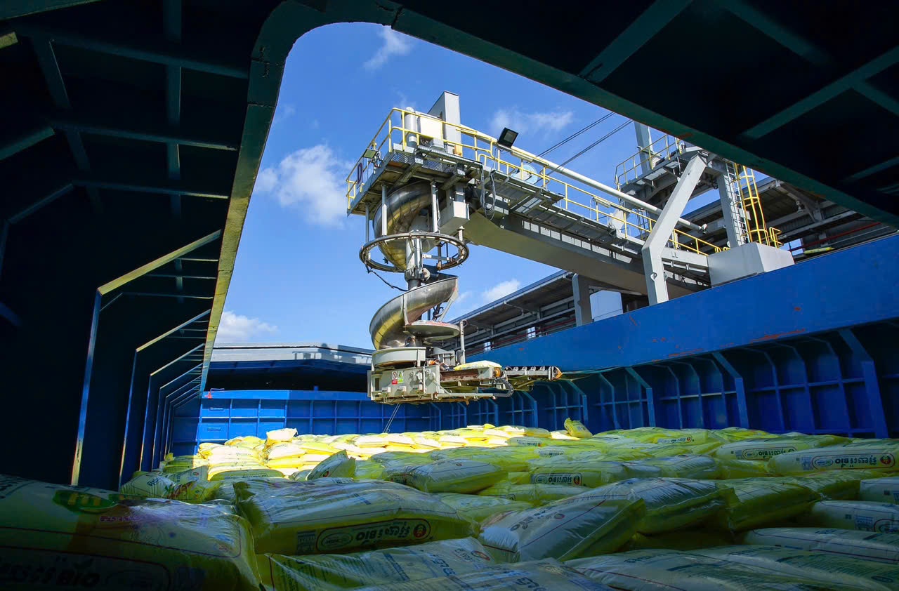 Ph&acirc;n B&oacute;n C&agrave; Mau đẩy mạnh c&ocirc;ng nghiệp h&oacute;a, hiện đại h&oacute;a trong sản xuất