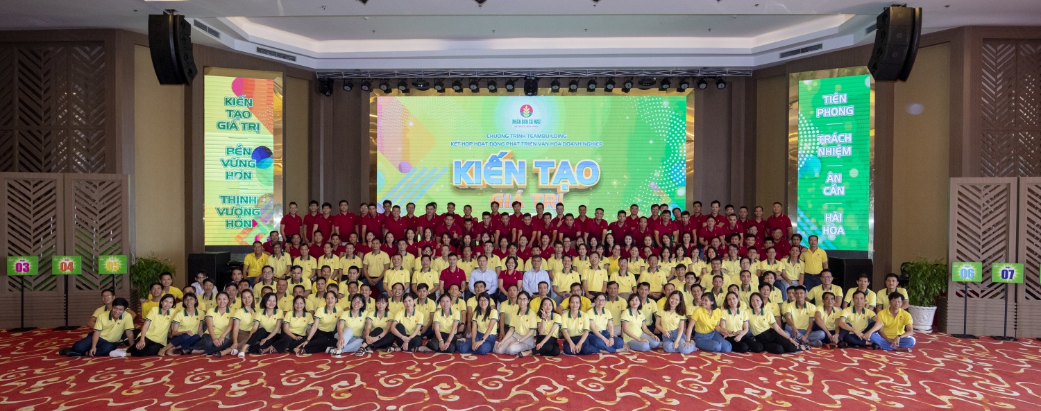 Đội ngũ CBCNV l&agrave; nền tảng vững chắc cho sự ph&aacute;t triển bền vững của doanh nghiệp