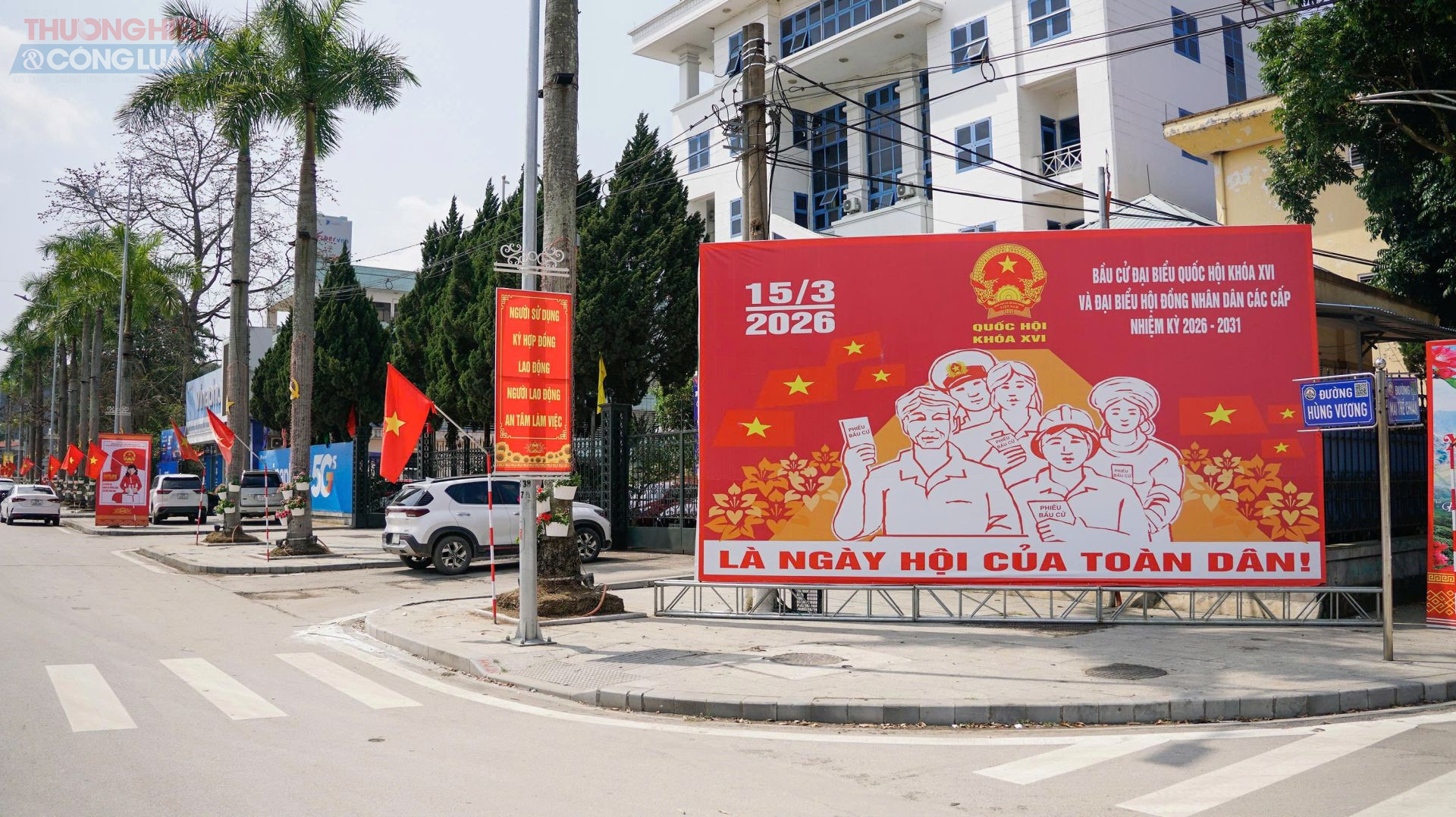 Với sự chuẩn bị chu đ&aacute;o của c&aacute;c cấp ch&iacute;nh quyền c&ugrave;ng tinh thần hưởng ứng t&iacute;ch cực của người d&acirc;n, Lạng Sơn đang sẵn s&agrave;ng cho ng&agrave;y bầu cử với quyết t&acirc;m tổ chức th&agrave;nh c&ocirc;ng sự kiện ch&iacute;nh trị quan trọng n&agrave;y. Kh&ocirc;ng kh&iacute; rộn r&agrave;ng, trang nghi&ecirc;m đang lan tỏa khắp phố phường, thể hiện niềm tin v&agrave; kỳ vọng của cử tri v&agrave;o kỳ bầu cử sắp tới.