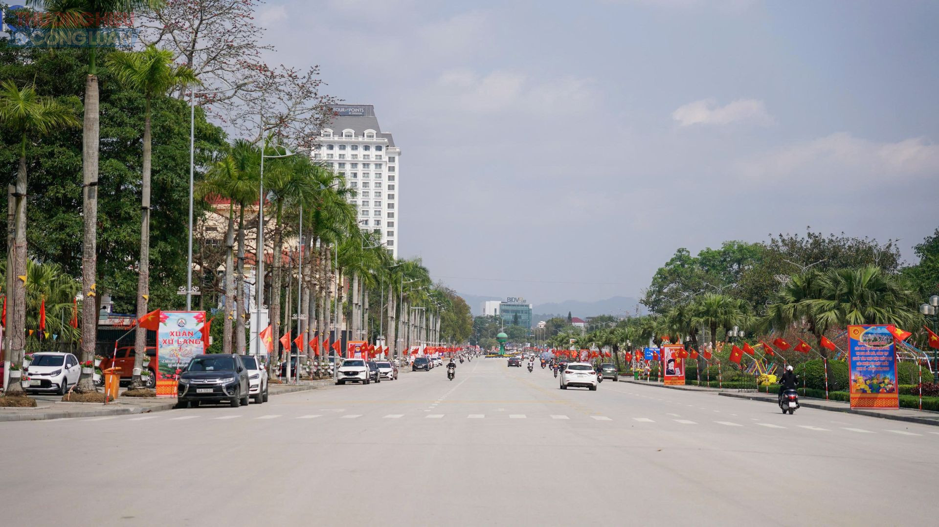 &Ocirc;ng Trần Thọ Khanh, Chủ tịch UBND phường Đ&ocirc;ng Kinh cho biết, c&ocirc;ng t&aacute;c chuẩn bị cho cuộc bầu cử năm nay được triển khai sớm v&agrave; kỹ lưỡng hơn so với c&aacute;c kỳ trước, đồng thời tăng cường ứng dụng c&ocirc;ng nghệ th&ocirc;ng tin trong quản l&yacute; dữ liệu cử tri, tuy&ecirc;n truyền v&agrave; điều h&agrave;nh.