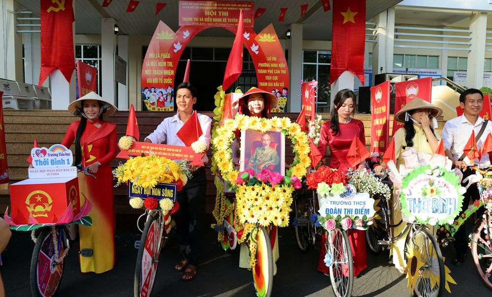 Cần Thơ: Tưng bừng hội thi trang trí, diễu hành xe tuyên truyền chào mừng ngày bầu cử