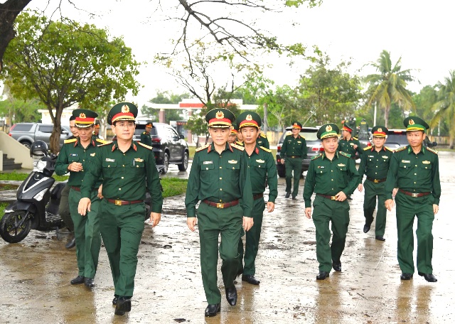 Thượng tướng Phạm Trường Sơn kiểm tra tại phường Quảng Ph&uacute; s&aacute;ng 11-3 - Ảnh: Khải Đăng.