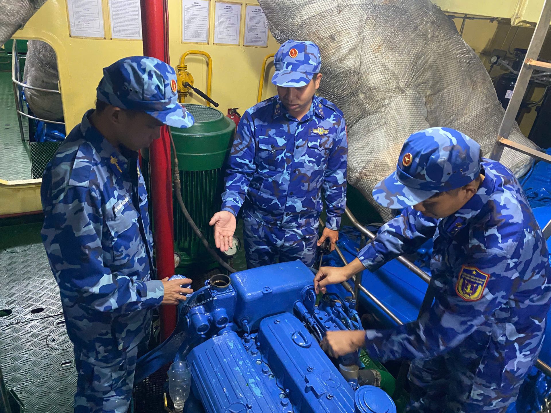 Huấn luyện vận h&agrave;nh m&aacute;y tr&ecirc;n t&agrave;u CSB