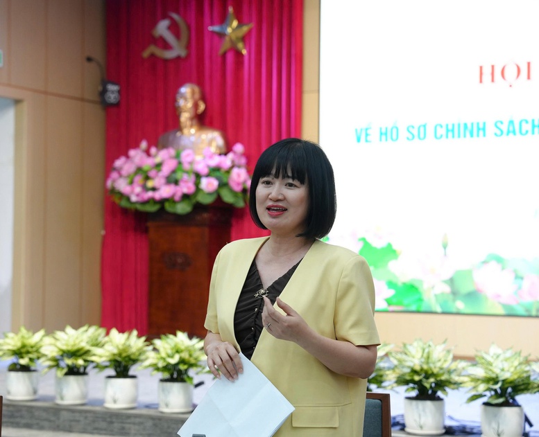 Ph&oacute; Cục trưởng Cục Phổ biến, gi&aacute;o dục ph&aacute;p luật v&agrave; Trợ gi&uacute;p ph&aacute;p l&yacute; Ng&ocirc; Quỳnh Hoa l&agrave;m r&otilde; nội dung 5 ch&iacute;nh s&aacute;ch. Ảnh: VGP/DA