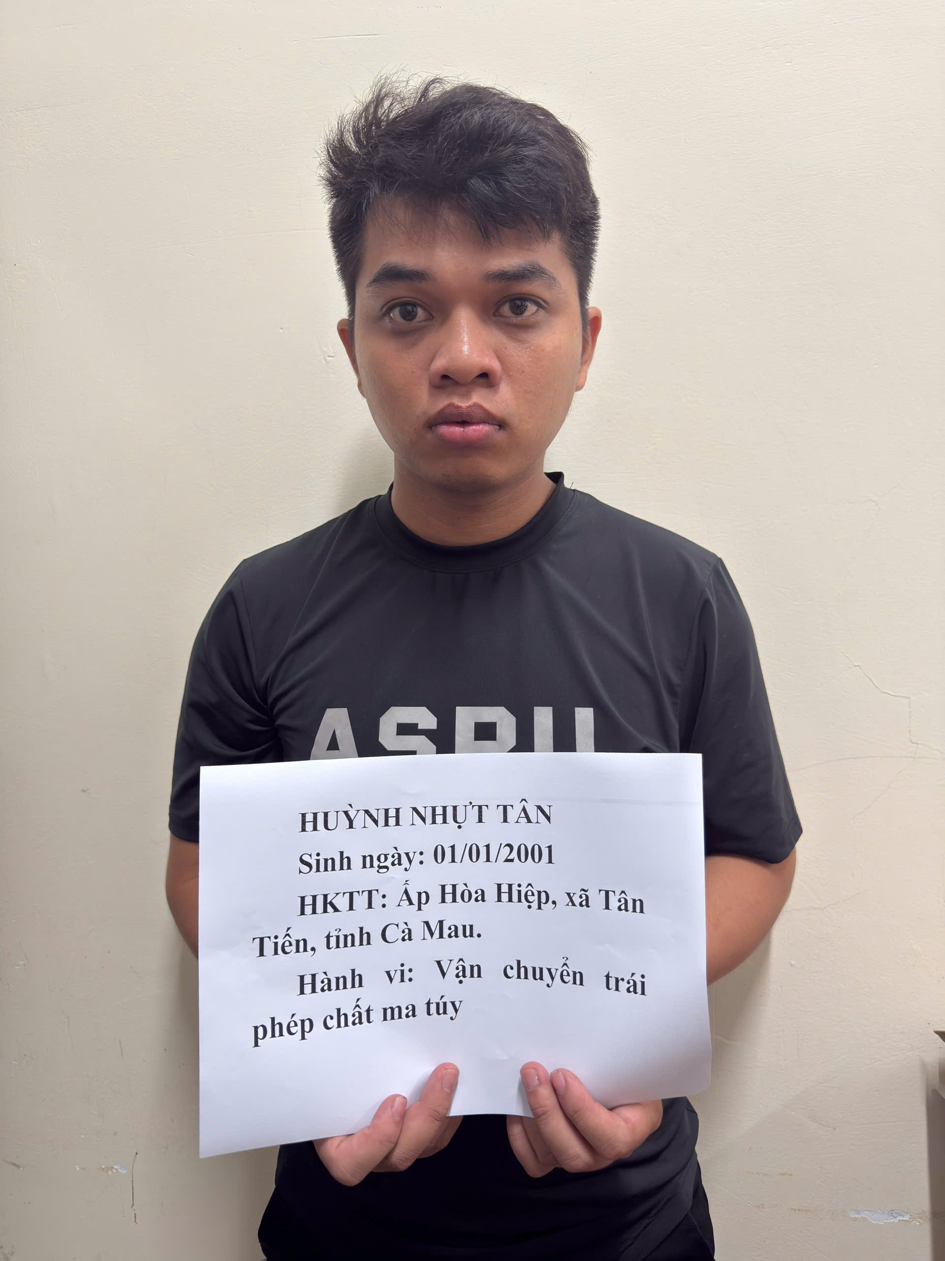 Đối tượng Huỳnh Nhật T&acirc;n - Vận chuyển tr&aacute;i ph&eacute;p chất ma t&uacute;y