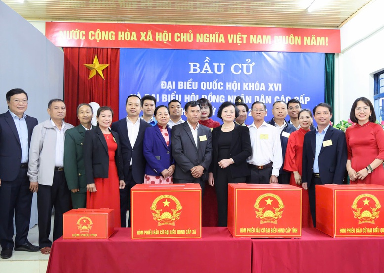 Phó Thủ tướng Phạm Thị Thanh Trà kiểm tra công tác chuẩn bị bầu cử tại Điện Biên