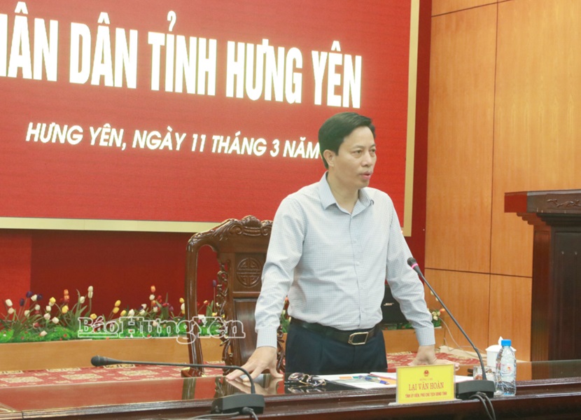 h&oacute; Chủ tịch UBND tỉnh Lại Văn Ho&agrave;n ph&aacute;t biểu tại cuộc họp. (Ảnh b&aacute;o Hưng Y&ecirc;n)