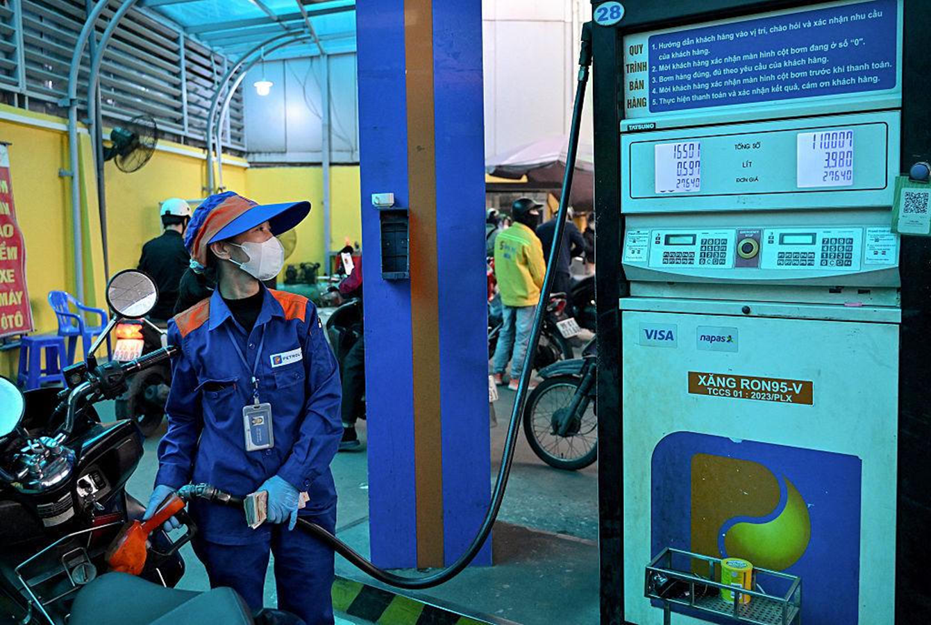 Chính phủ quyết liệt bình ổn giá xăng dầu: Sử dụng Quỹ bình ổn và đề xuất đưa thuế môi trường về 0%