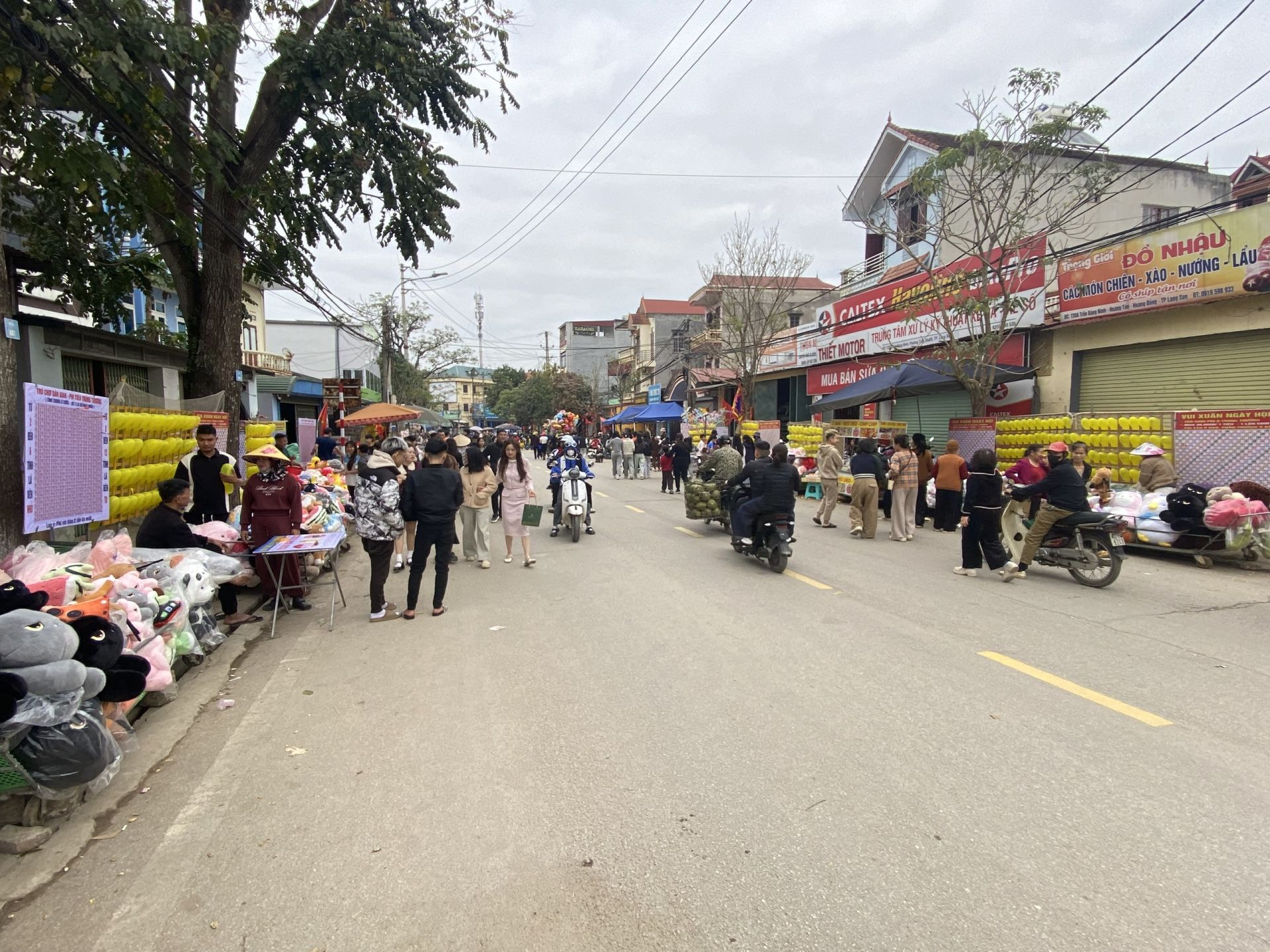 Qu&atilde;ng đường di chuyển ước chừng d&agrave;i 200m, nhưng ghi nhận c&oacute; đến v&agrave;i chục điểm phi ti&ecirc;u may rủi