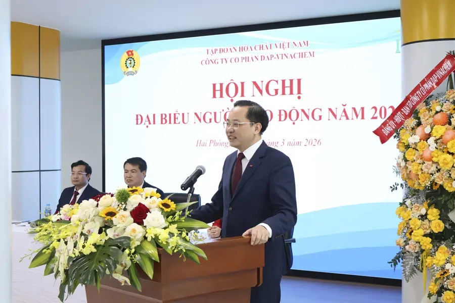 Đồng ch&iacute; Nguyễn Hữu T&uacute;, Ph&oacute; B&iacute; thư Đảng ủy, Th&agrave;nh vi&ecirc;n HĐTV, Tổng gi&aacute;m đốc Tập đo&agrave;n ph&aacute;t biểu chỉ đạo Hội nghị