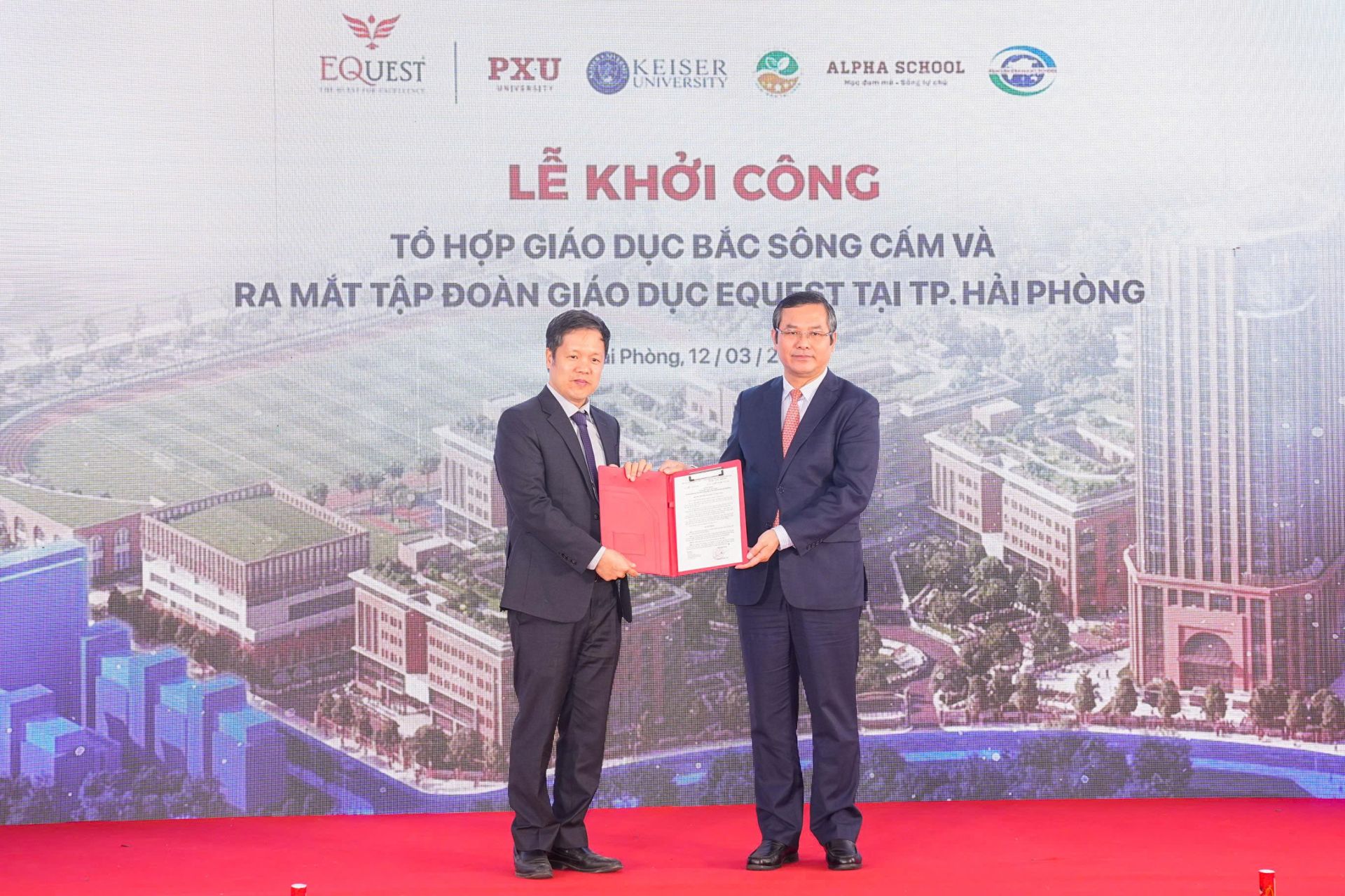 ồng ch&iacute; Nguyễn Văn Ph&uacute;c, Thứ trưởng Bộ Gi&aacute;o dục v&agrave; Đ&agrave;o tạo (b&ecirc;n phải) trao Quyết định ph&ecirc; duyệt chủ trương th&agrave;nh lập ph&acirc;n hiệu Trường Đại học Ph&uacute; Xu&acirc;n tại th&agrave;nh phố Hải Ph&ograve;ng.