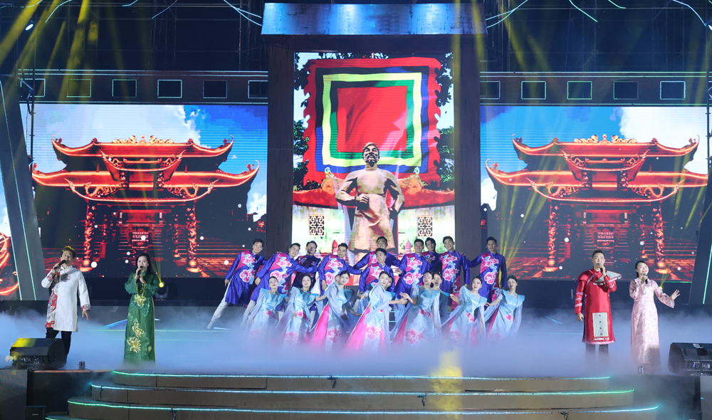 Một cảnh trong chương tr&igrave;nh nghệ thuật &ldquo;&ldquo;H&agrave;o kh&iacute; Phồn Xương - Bản h&ugrave;ng ca bất tử&rdquo;.