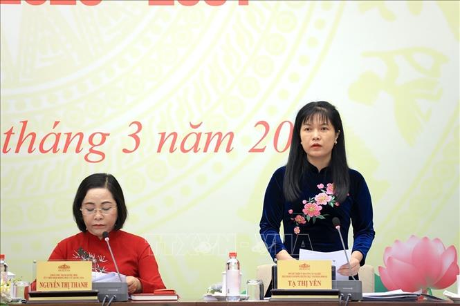 Đồng ch&iacute; Tạ Thị Y&ecirc;n, Ph&oacute; Chủ nhiệm Ủy ban C&ocirc;ng t&aacute;c đại biểu, Ph&oacute; Ch&aacute;nh Văn ph&ograve;ng Thường trực, Ủy vi&ecirc;n Tiểu ban Nh&acirc;n sự thuộc Hội đồng bầu cử Quốc gia trả lời c&acirc;u hỏi của ph&oacute;ng vi&ecirc;n c&aacute;c cơ quan th&ocirc;ng tấn, b&aacute;o ch&iacute;. Ảnh: Tuấn Anh/TTXVN