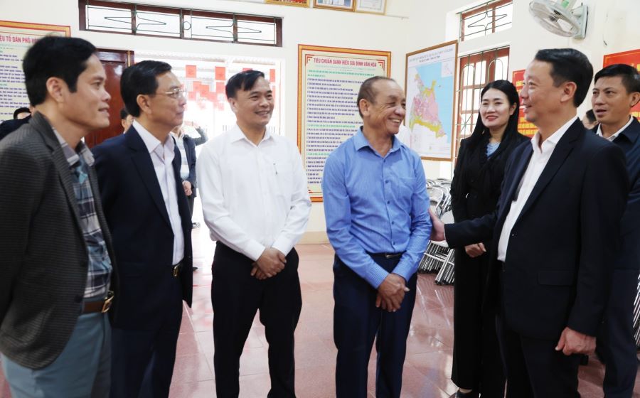 Ban c&aacute;n sự tổ d&acirc;n phố Hồng Hải, phường Ho&agrave;nh Sơn trao đổi với Chủ tịch UBND tỉnh H&agrave; Tĩnh v&agrave; đo&agrave;n về c&ocirc;ng t&aacute;c chuẩn bị bầu cử