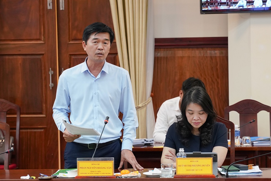 L&atilde;nh đạo Sở N&ocirc;ng nghiệp v&agrave; M&ocirc;i trường b&aacute;o c&aacute;o tại buổi l&agrave;m việc