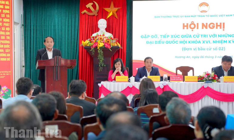 Ứng cử vi&ecirc;n Nguyễn Quốc Đo&agrave;n, Ủy vi&ecirc;n Trung ương Đảng, Ph&oacute; Tổng Thanh tra Thường trực Thanh tra Ch&iacute;nh phủ trao đổi với cử tri th&agrave;nh phố Huế tại hội nghị tiếp x&uacute;c cử tri đơn vị bầu cử số 2. (Ảnh: Minh T&acirc;n)