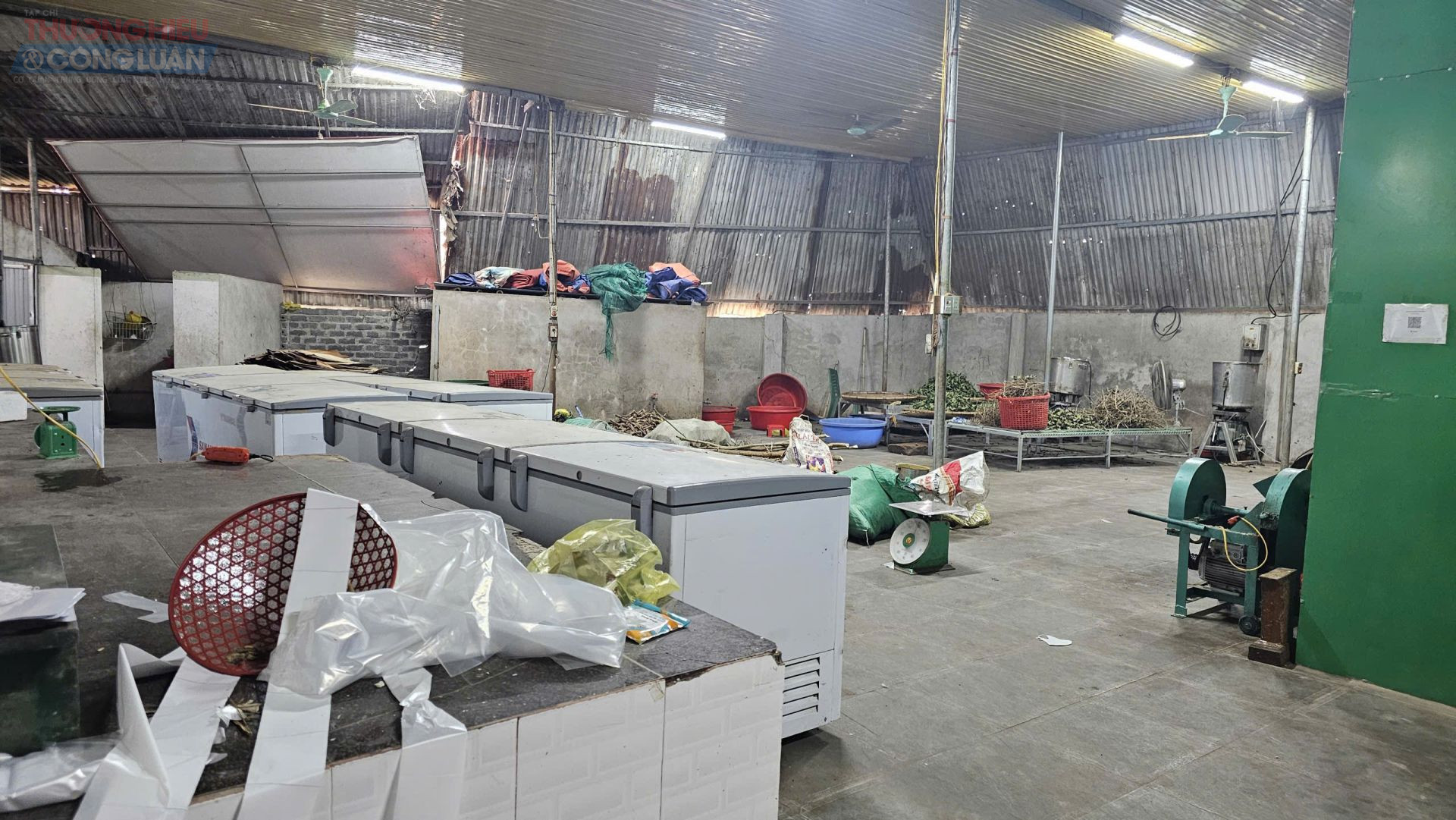 Cận cảnh bên trong xưởng sản xuất những "bài thuốc gia truyền 3 đời" của phòng khám Hoàng Minh Đường