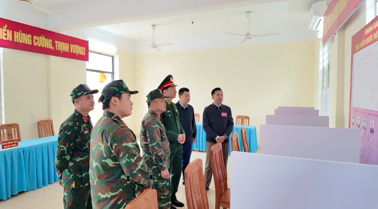 Điểm bầu cử số 2 được đặt tại Tiểu đo&agrave;n Ph&ograve;ng thủ đảo Bạch Long Vĩ.