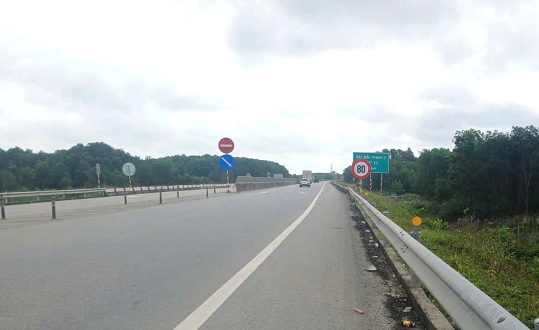 Điều chỉnh tốc độ, giảm ùn tắc cao tốc Cam Lộ - La Sơn