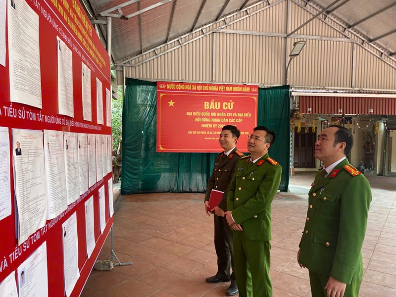 h&oacute; Gi&aacute;m đốc c&ugrave;ng đo&agrave;n c&ocirc;ng t&aacute;c của C&ocirc;ng an tỉnh kiểm tra c&ocirc;ng t&aacute;c đảm bảo an ninh trật tự tại một số C&ocirc;ng an đơn vị, địa phương