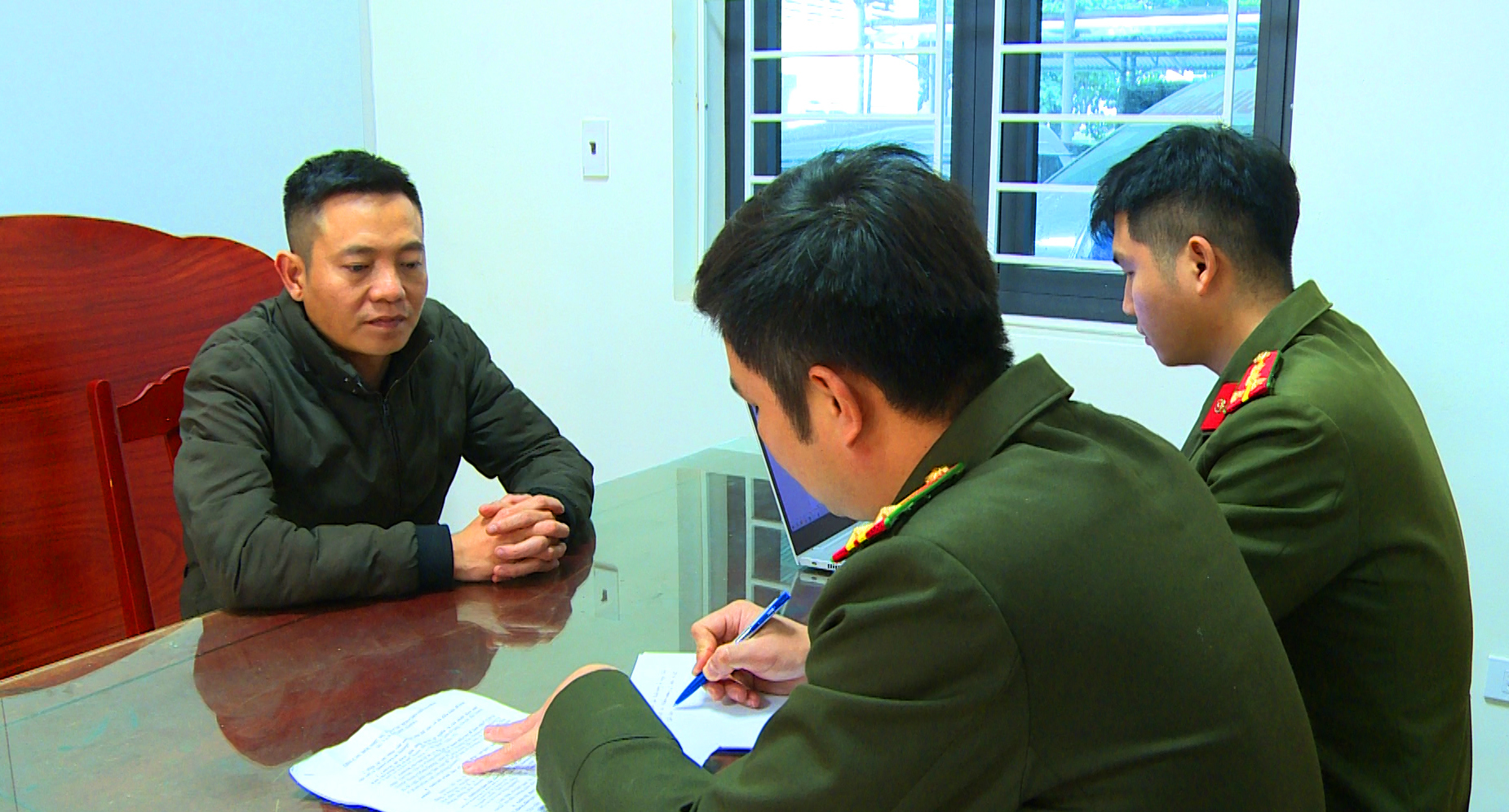 Đối tượng Ho&agrave;ng Văn To&agrave;n tại cơ quan điều tra