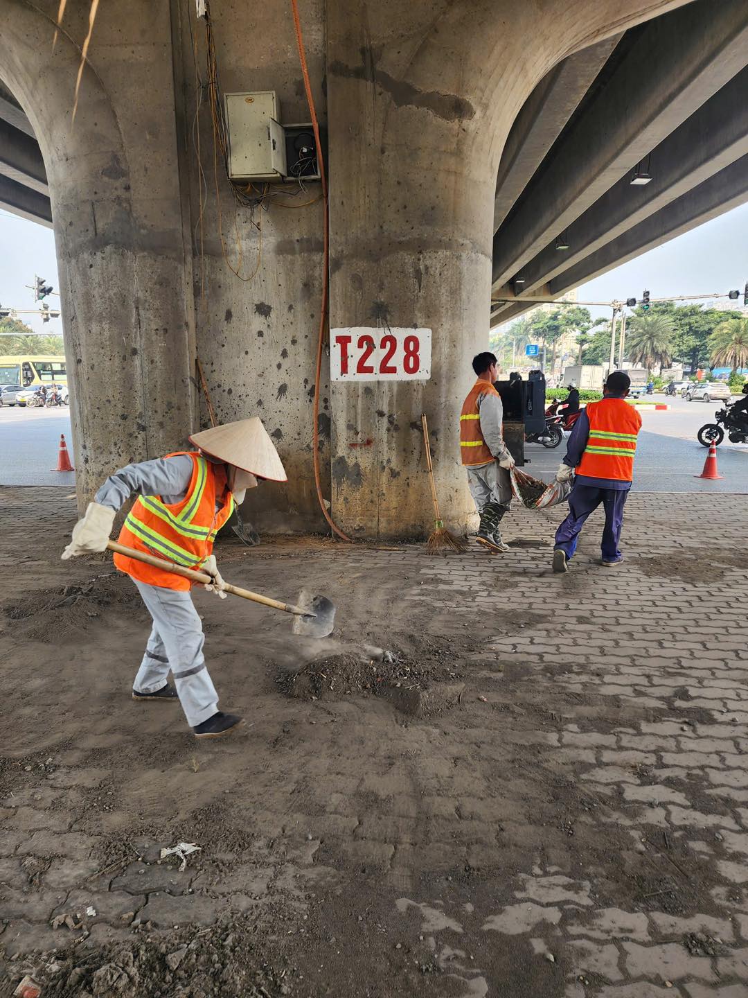 Hà Nội ra quân tổng vệ sinh hạ tầng giao thông phục vụ bầu cử