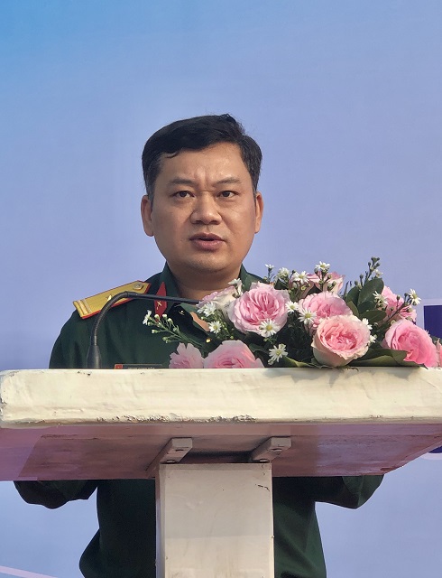 Đại diện cộng đồng DN ph&aacute;t biểu cam kết c&aacute;c hoạt động BVQL NTD. Ảnh: VH