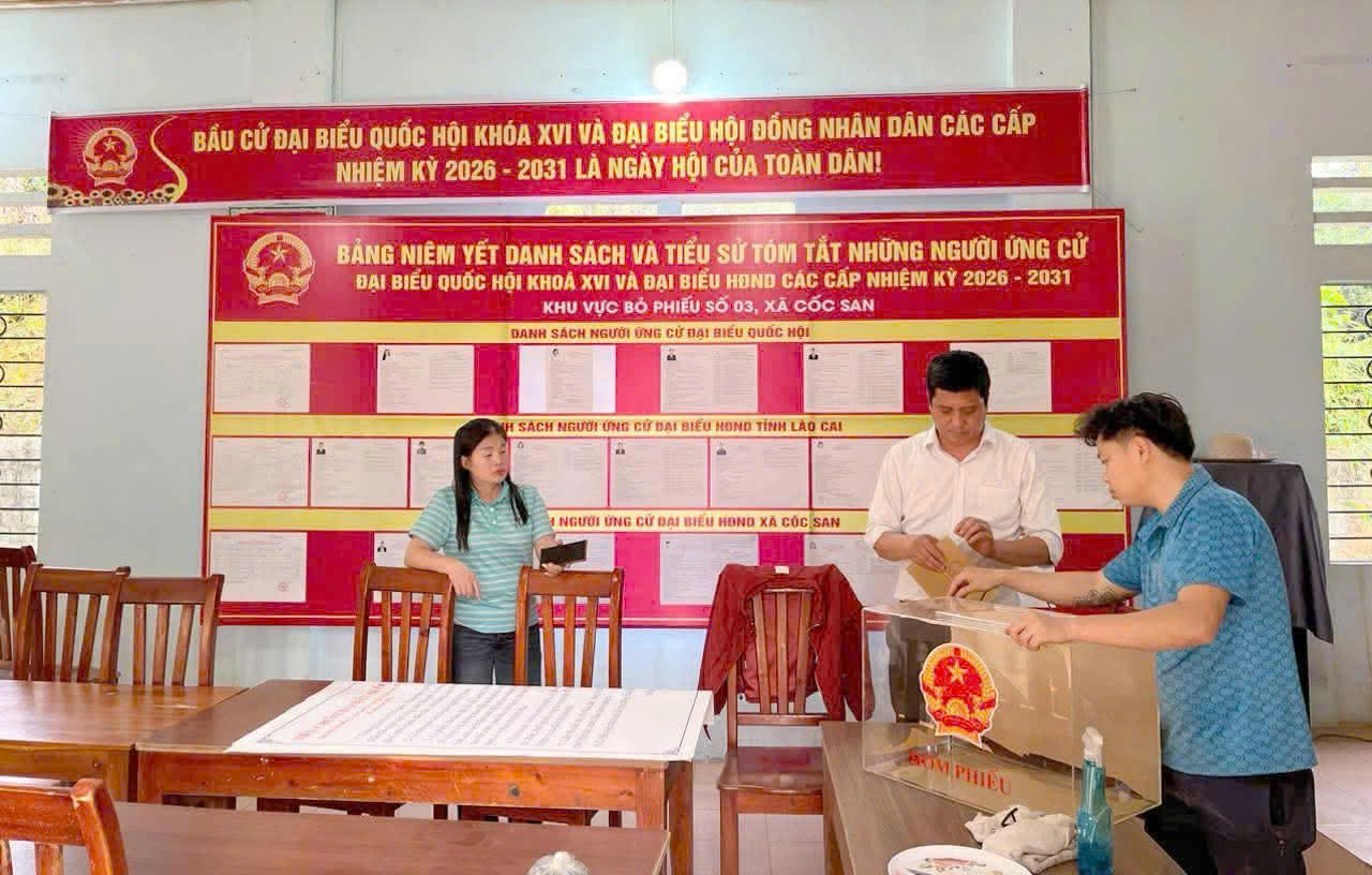 Cốc San (Lào Cai): Rực rỡ cờ hoa, sẵn sàng cho ngày hội lớn của toàn dân