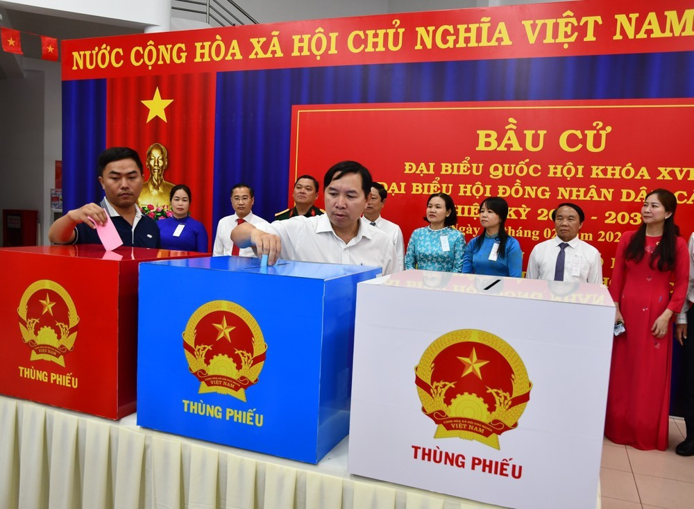 Cả nước có hơn 73.457.000 cử tri tham gia bỏ phiếu tại 72.195 khu vực bầu cử