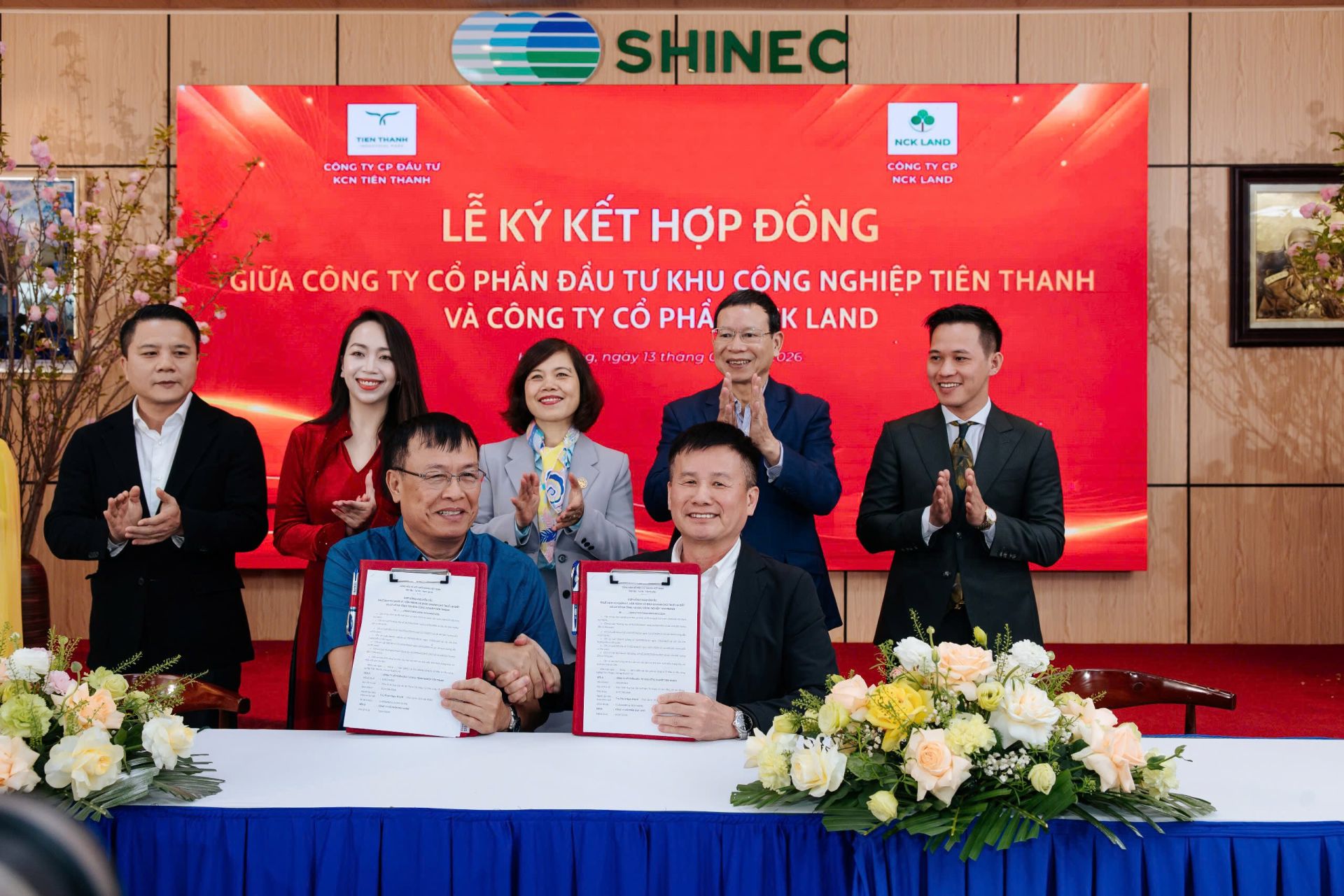 Lễ k&yacute; kết c&aacute;c bi&ecirc;n bản ghi nhớ hợp t&aacute;c đầu tư trong khu&ocirc;n khổ Hội nghị.