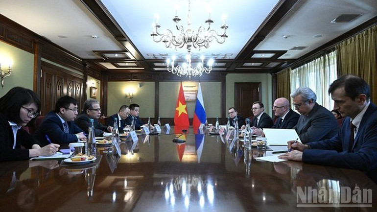 Hai b&ecirc;n đ&atilde; trao đổi c&aacute;c biện ph&aacute;p th&uacute;c đẩy quan hệ Đối t&aacute;c chiến lược to&agrave;n diện Việt Nam-Li&ecirc;n bang Nga ng&agrave;y c&agrave;ng đi v&agrave;o chiều s&acirc;u, thiết thực.